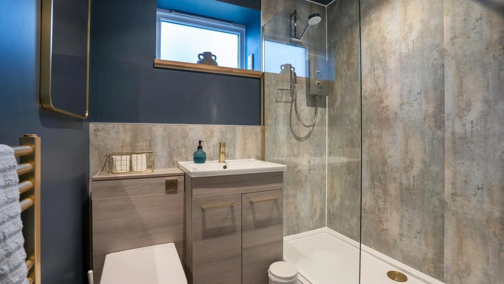 Central-1Bed Flat Aberdeen 0*,
